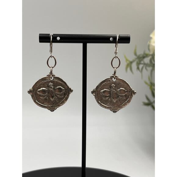 Susan Shaw Bee Intaglio Sterling Silver Plated Lever back Dangle Earrings - Picture 4 of 7